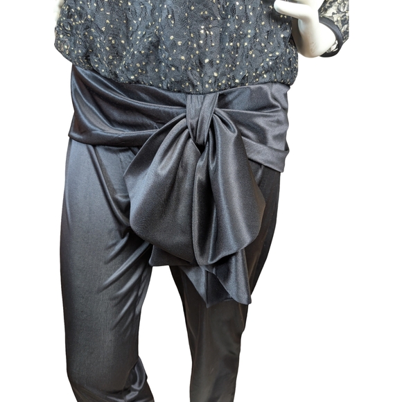 Vintage Black Lace Drop-Waist One-Piece w/ Statement Bow – Avant-Garde Evening - Picture 6 of 11